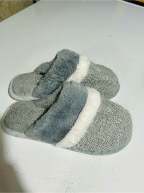 Cozy Gray Faux Fur Slip-On Slippers